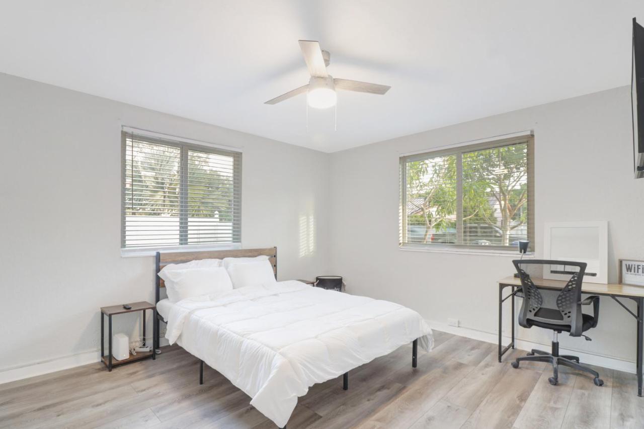 Spacious And Luxurious Home Centrally Located Between Miami And Ft. Lauderdale Miramar Extérieur photo